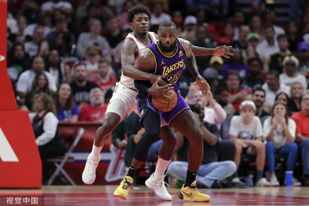 他依旧面带 他依旧面带